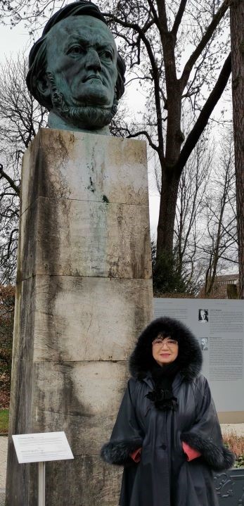 Wagner-Statue-Festspielhaus